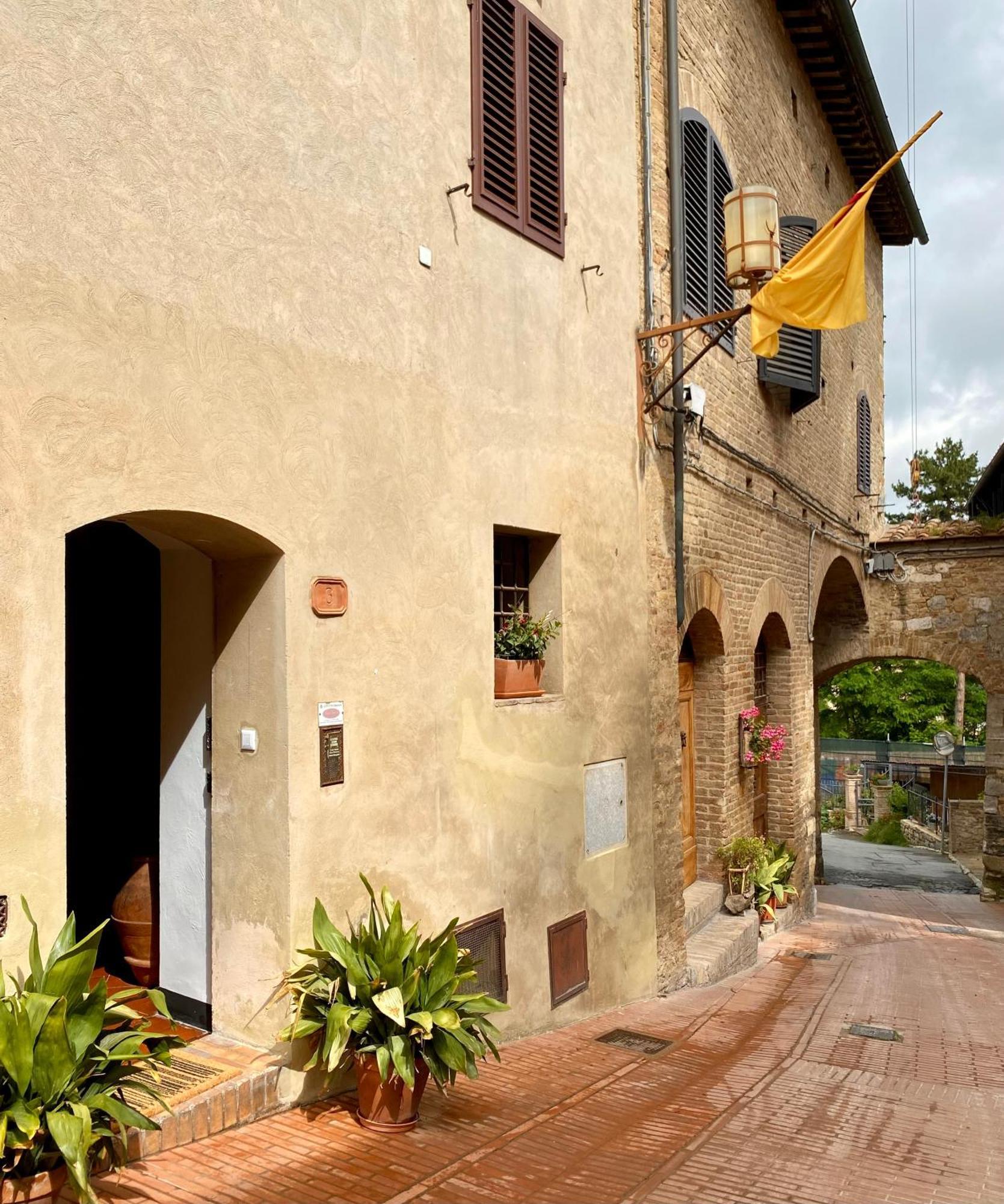 Duccio Nacci Rooms- Guesthouse ซานจีมิญญาโน ภายนอก รูปภาพ
