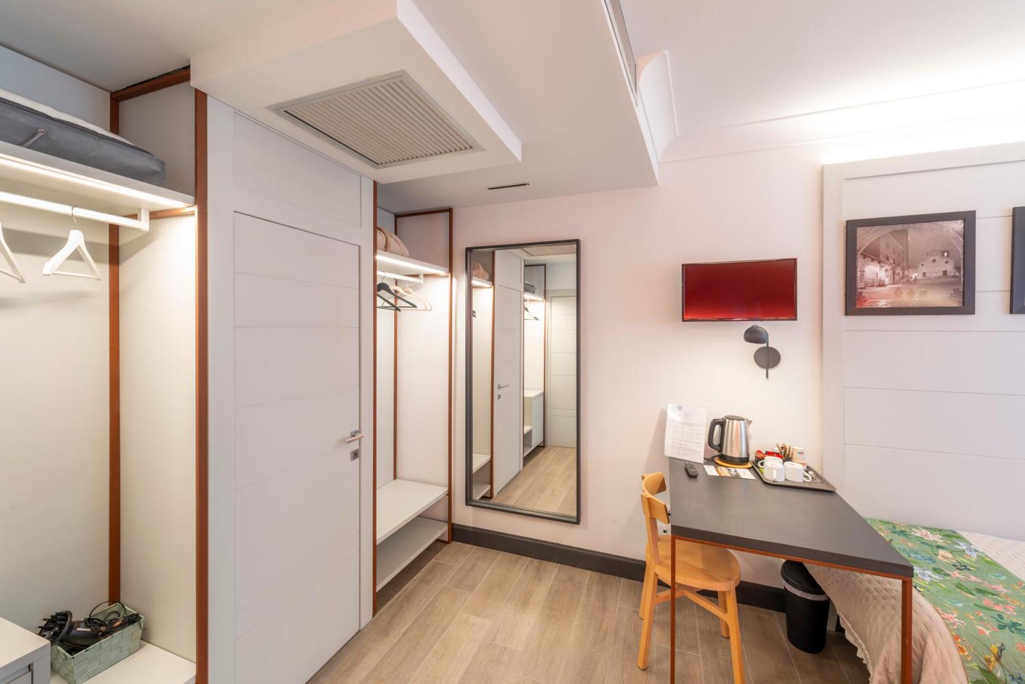 Duccio Nacci Rooms- Guesthouse ซานจีมิญญาโน ภายนอก รูปภาพ